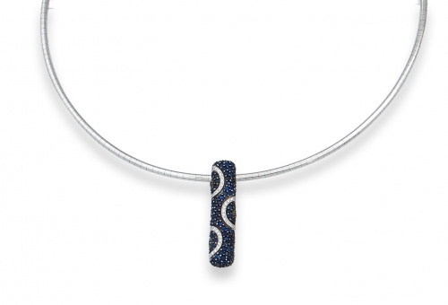 Collar con centro de barra de pavé de zafiros y brillantes 