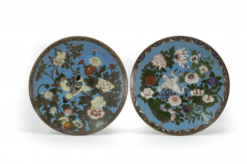 Pareja de platos en bronce esmaltado en “cloisonné”.China,