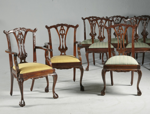 Juego de doce sillas de madera de caoba de estilo Chippenda