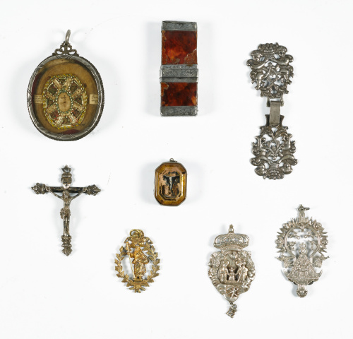 Relicario de plata, en el reverso “ Ecce Homo” y en el anve