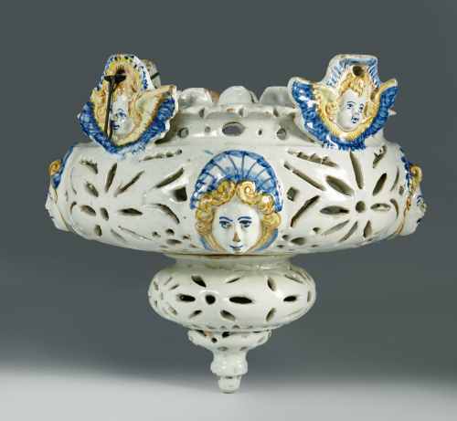 Lámpara votiva de decoración calada y en relieve con cabeza