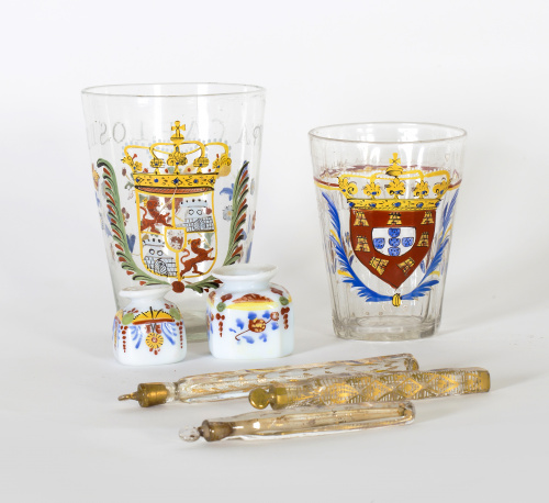 Tres esencieros de cristal con decoraciones doradas, La Gr