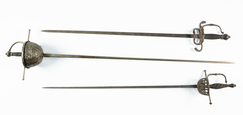 Espada de lazo en hierro forjado con pomo de peraToledo S.