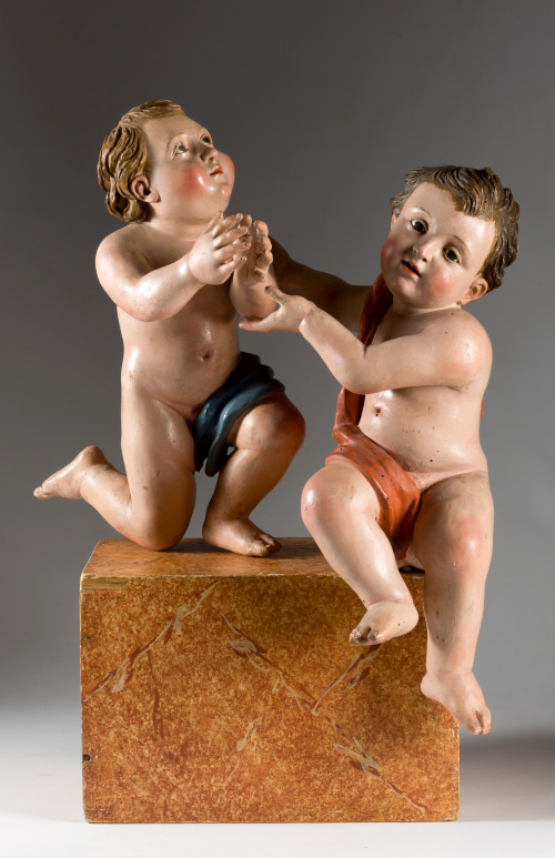 Pareja de angelitos orantes.De madera  tallada y policroma