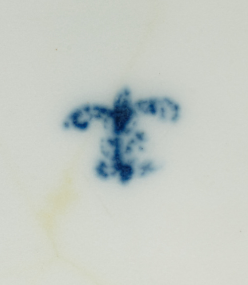 Entremesera de pasta tierna, con forma de hoja y decorada c