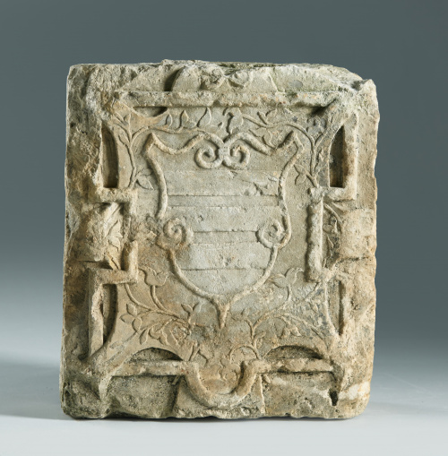 Escudo de piedra tallada, S. XVIII