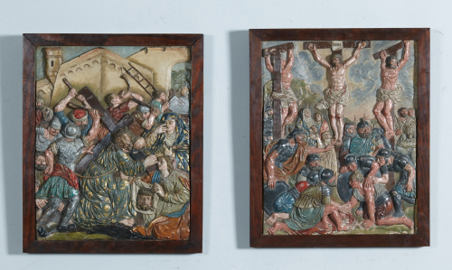 Dos placas en bajo relieve de terracota policromada.“Crist