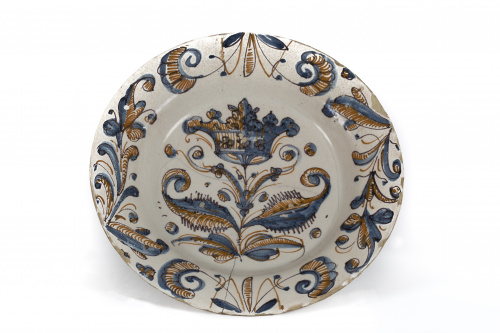 Plato de cerámica esmaltada de la serie tricolor con corona