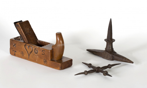 Mirilla conventual de puerta en hierro forjado.Trabajo esp