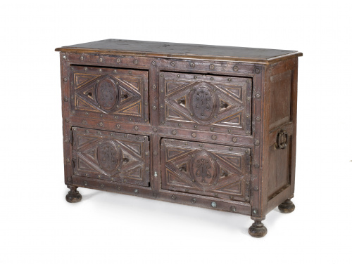 Taquillón en madera de nogalCastilla. S. XVII