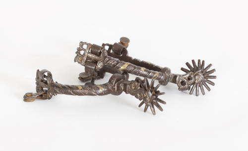 Pareja de espuelas de hierro y en parte dorado, S. XVIII