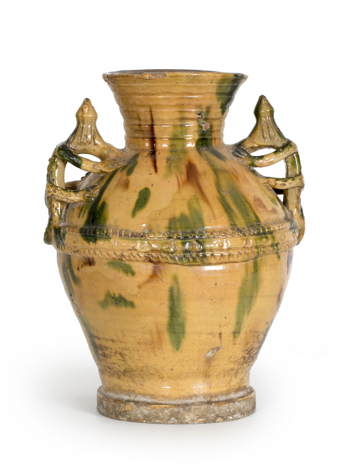 Aguamanil de cerámica esmaltada, con asas modeladas en laga