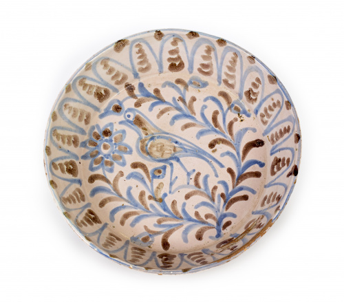 Lebrillo de cerámica esmaltada en azul y manganeso, con paj