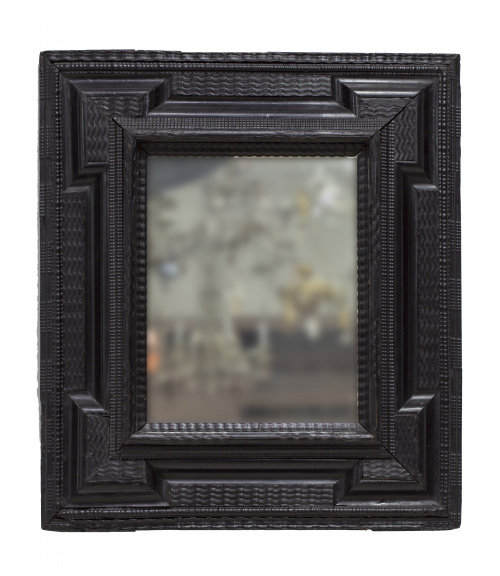 Espejo de madera ebonizada.Trabajo holandés, S. XVII