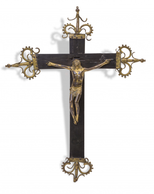 Cristo en bronce doradoCruz de madera de ébano rematadas d