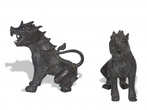 Dos leones de bronce, China, S. XIX.