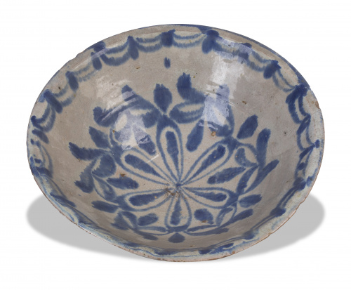 Cuenco de cerámica esmaltada en azul de cobalto con pabello