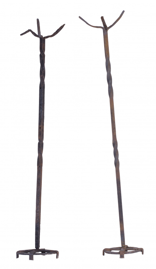 Pareja de hacheros de hierro.