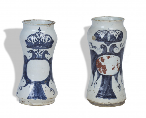 Pareja de botes de farmacia de cerámica esmlatada en azul d