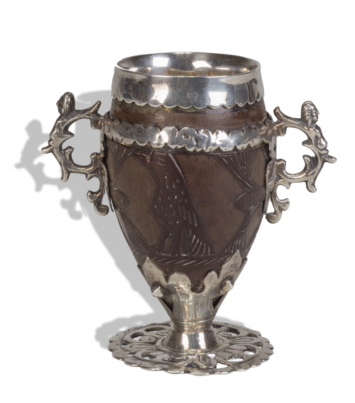 Coco chocolatero o jícara montado en plata. Marca frustraT