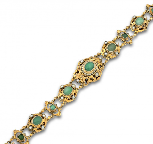 Pulsera austrohúgara con jades y perlitas en  plata dorada.