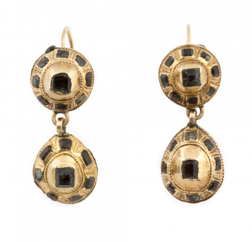 Pendientes largos populares s.XVIII-XIX con botón y perilla