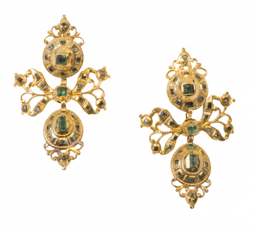 Pendientes populares de esmeraldas S. XVIII-XIX  con botón,