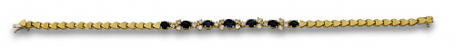 Pulsera de zafiros entre tríos de brillantes en oro de 18K.
