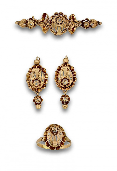 Conjunto de pendientes,broche y anillo en oro de 18K y zafi