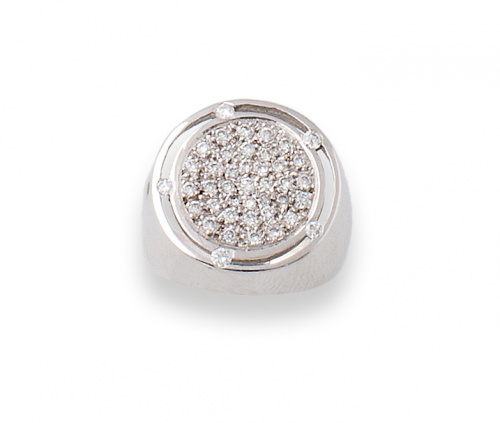Sortija con círculo de pavé de brillantes rodeado por 5 cha