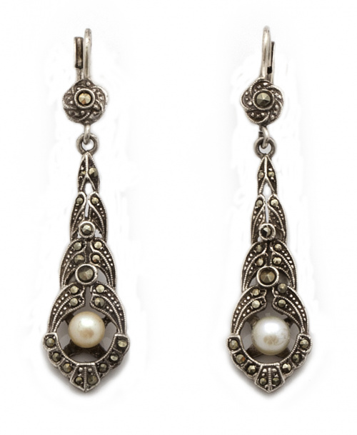 Pendientes largos pp s. XX con hojitas de marcasitas y perl