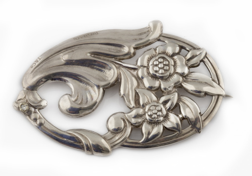 Broche oval de TIFFANY AND CO en plata con diseño floral ca