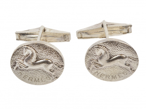Gemelos HERMES en metal plateado con caballos en relieve en