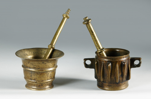 Mortero de oreja de bronce con decoración de costillas, S. 