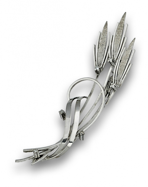 Broche años 60 de espigas con brillantes en oro blanco de 1