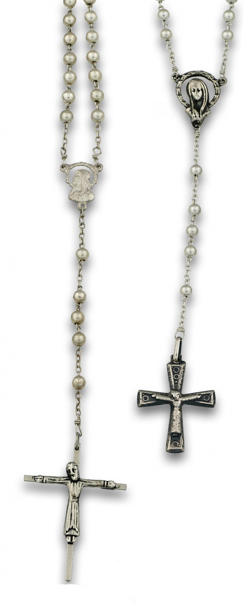 Dos rosarios con cuentas esféricas en plata lisa.