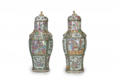 Pareja de tibores en porcelana Familia Rosa para la exporta