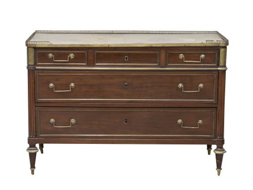 Cómoda Luis XVI de madera de caoba y bronce dorado. Franc