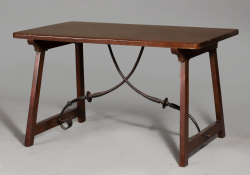 Mesa de patas de “San Antonio” en caoba siguiendo modelos d