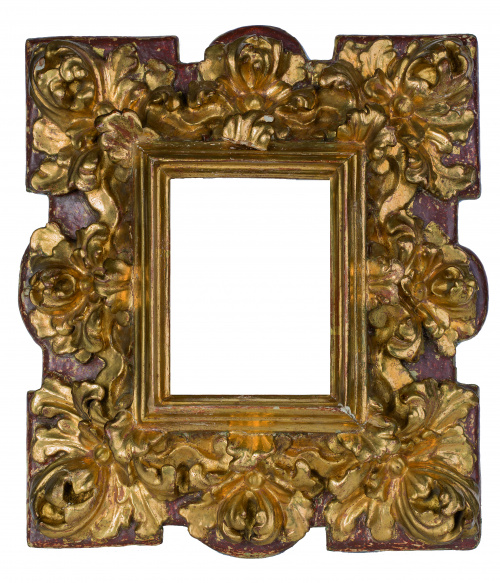 Marco barroco de madera tallada, estucada y dorada.Trabajo