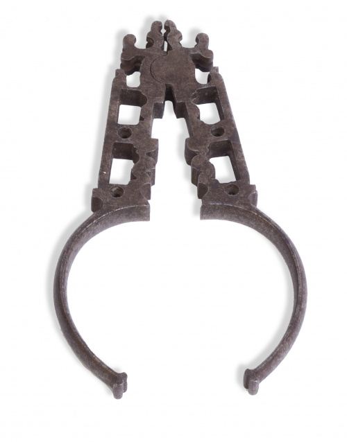 Cascapiñones de hierro.Trabajo castellano, S. XVIII