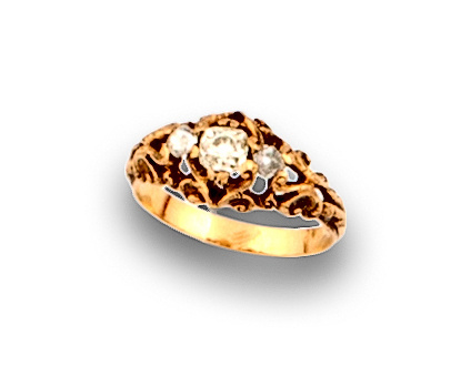 Sortija de ffs s XIX con tres brillantes talla roca en mont