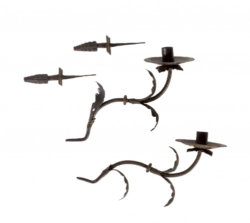 Pareja de clavos de hierro con forma de piña.Trabajo españ