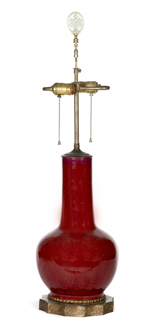 Jarrón en porcelana sangre de toro convertido en lámpara.C