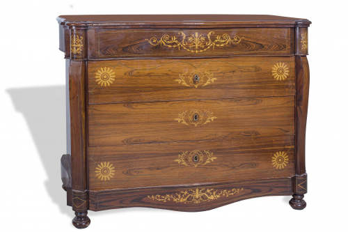 Cómoda isabelina de madera de palosanto y marquetería.Tra