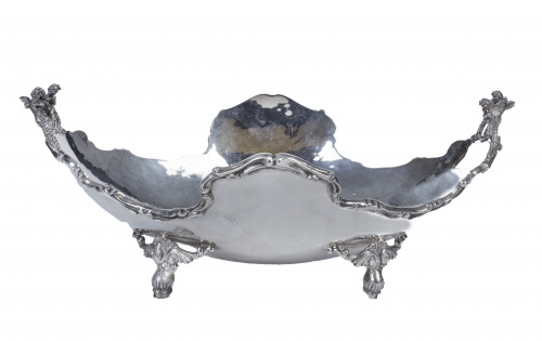 Centro de plata en su color, con asas rematadas