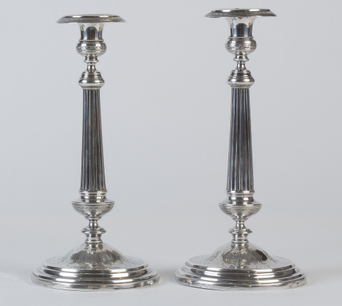 Pareja de candeleros de plata en su color. Con marcas.Mae