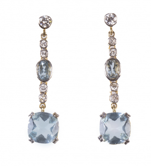 Pendientes largos de aguamarinas y chatones de brillantes 