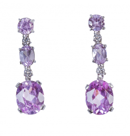 Pendientes largos de tres rosas de Francia de diferentes ta