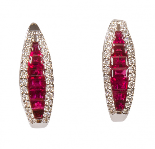 Pendientes con bandas de rubíes talla baguette de tamaño cr